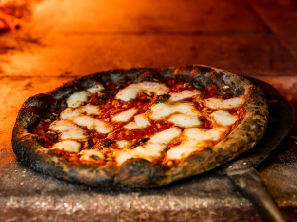 pizzicotto activated charcoal pizza