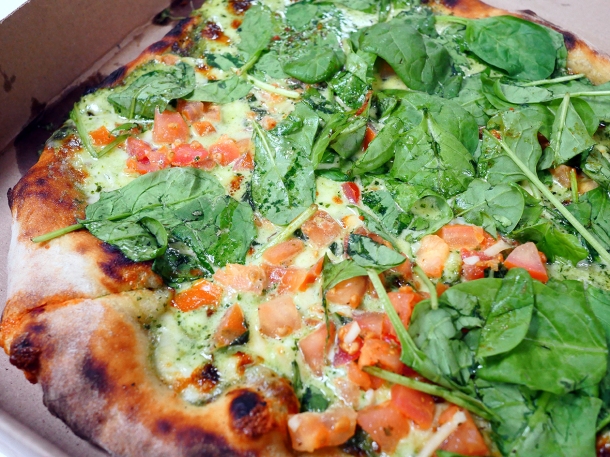 illustrative photo of the spinach pesto pizza from Vapiano Bankside